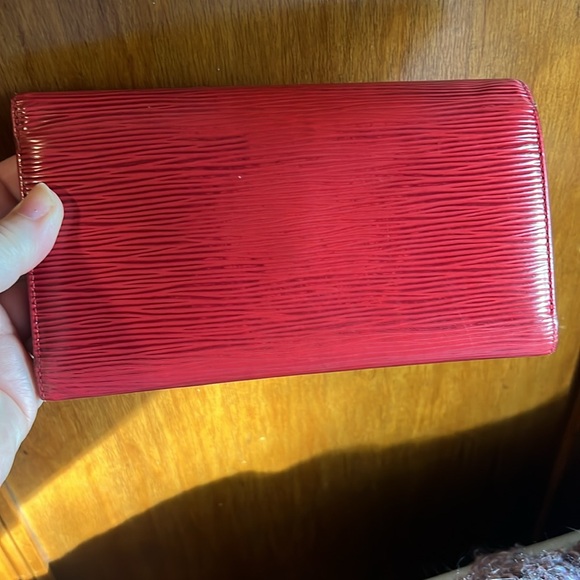 LV wallet in Fair ♥️ Good condition & authentic & red. Epi international wallet. - Picture 5 of 5